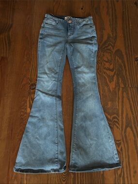 We The Free Light Blue Flare Jeans - mid -Rise flare jeans - size 24